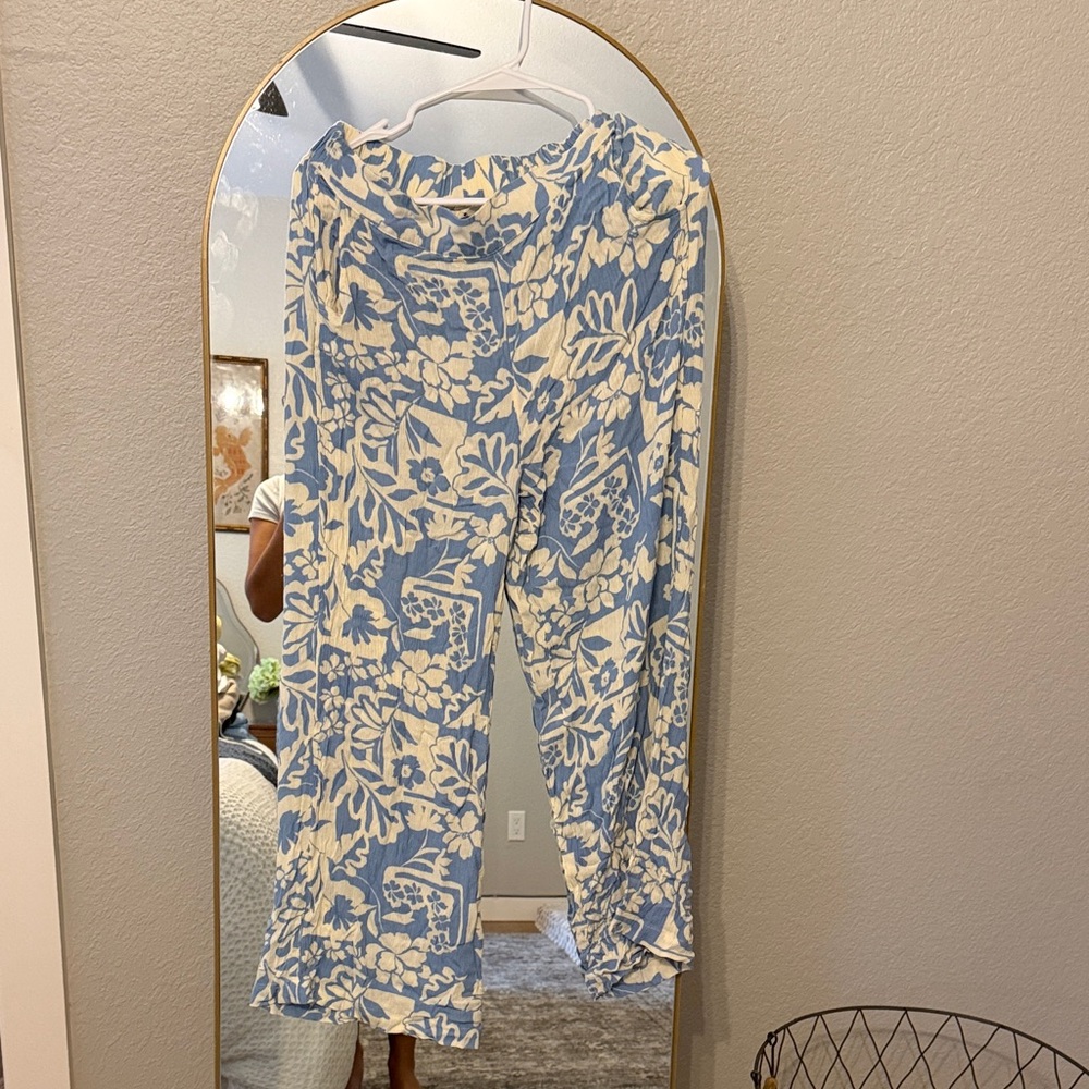 Women’s Rip Curl Light Blue & White Floral Casual Linen Pants with Elastic Waist